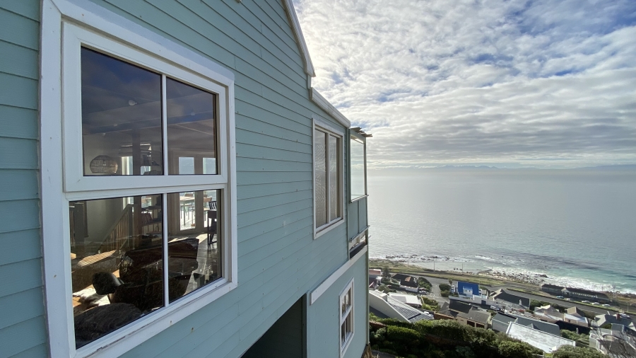 3 Bedroom Property for Sale in Cairnside Western Cape